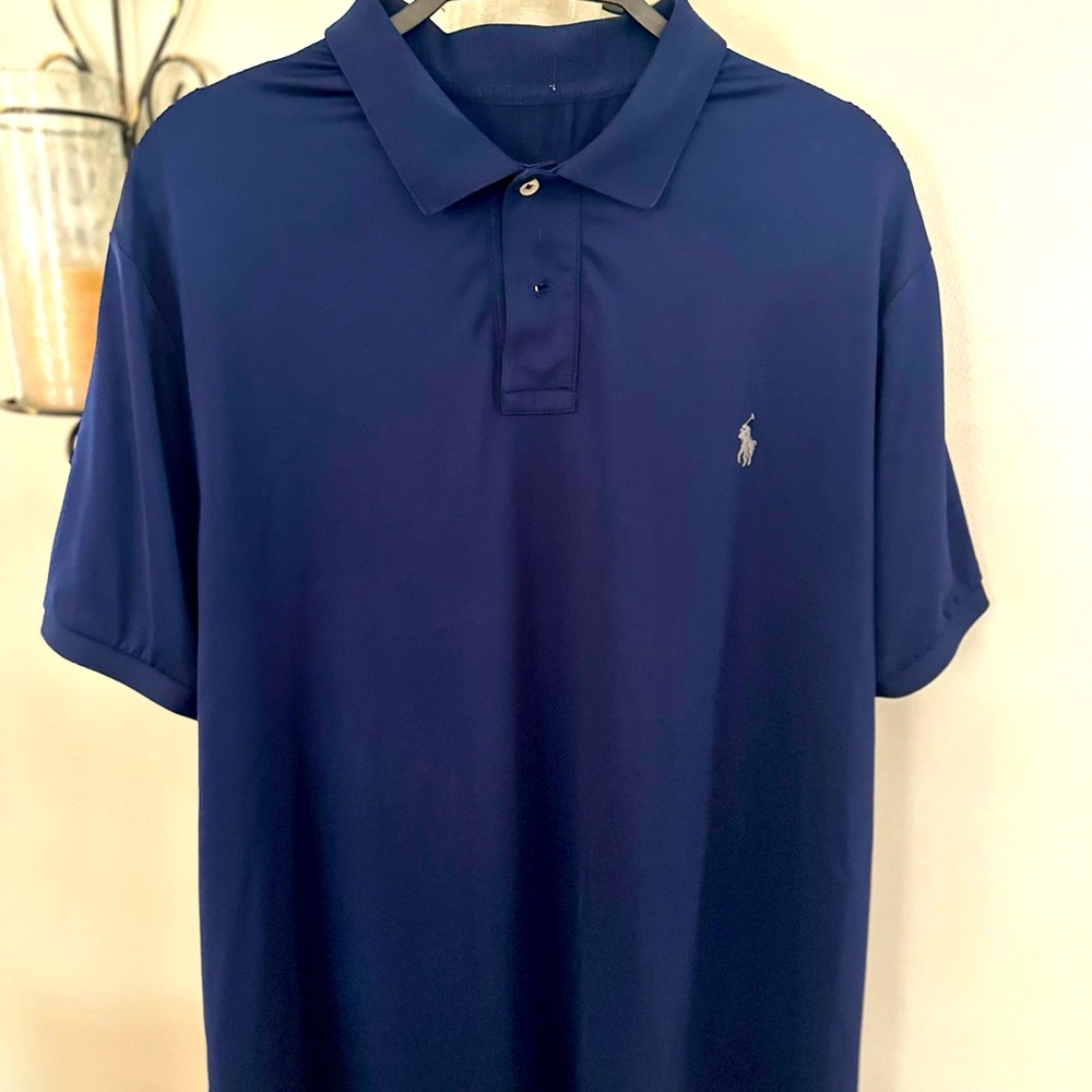 Mens Polo performance fit.